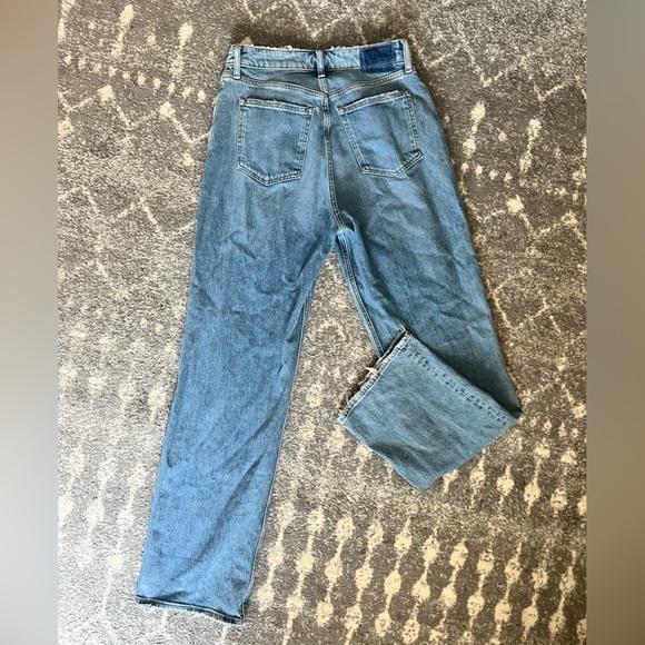 Abercrombie & Fitch: The 90s Relaxed Jean (Curve Love) - Picture 5 of 5